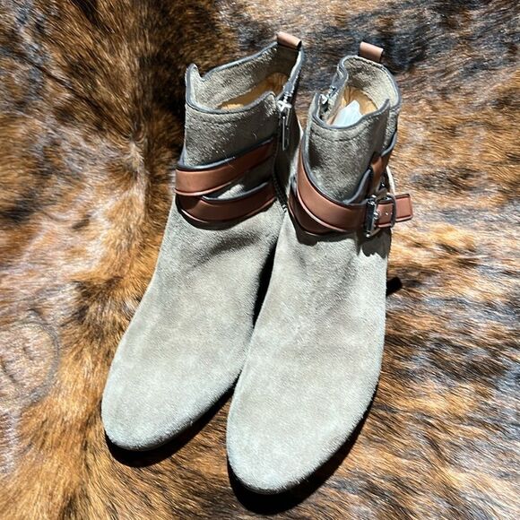 Coach Pauline Suede Bootie Size 8B.  B73 - Picture 4 of 10